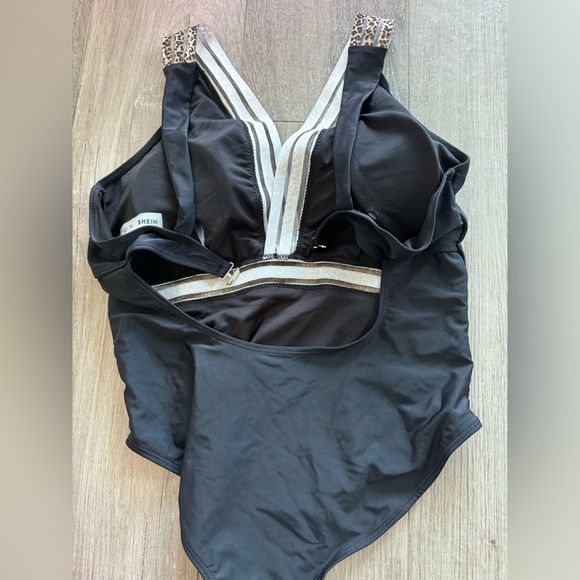 Curve XL 14 Black one piece swimsuit bathing suit by SHEIN plus size - Picture 3 of 11